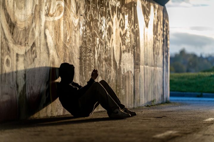 Eestis on viimastel aastatel pööratud noorte riskikäitumisele üha enam tähelepanu, aitamaks neil teha teadlikumaid valikuid ja vähendada riskikäitumise levikut.